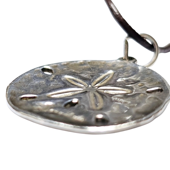 Vintage Sterling Silver Sand Dollar pendant - Picture 11 of 16